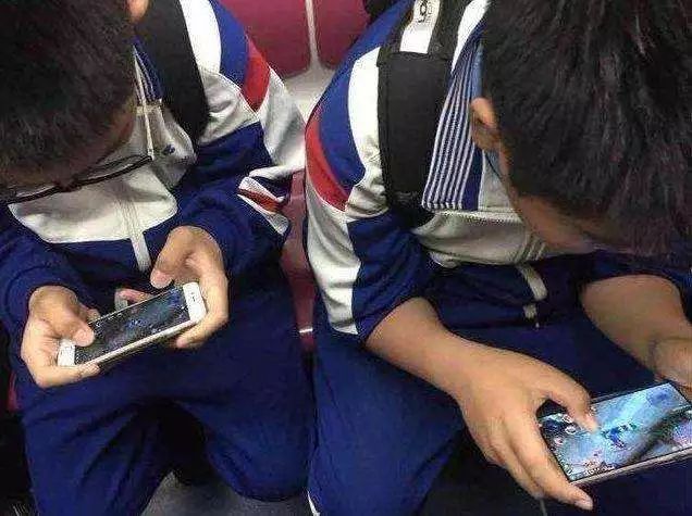 孩子沉迷游戏充值家长如何引导,小学生沉迷游戏家长该怎么办