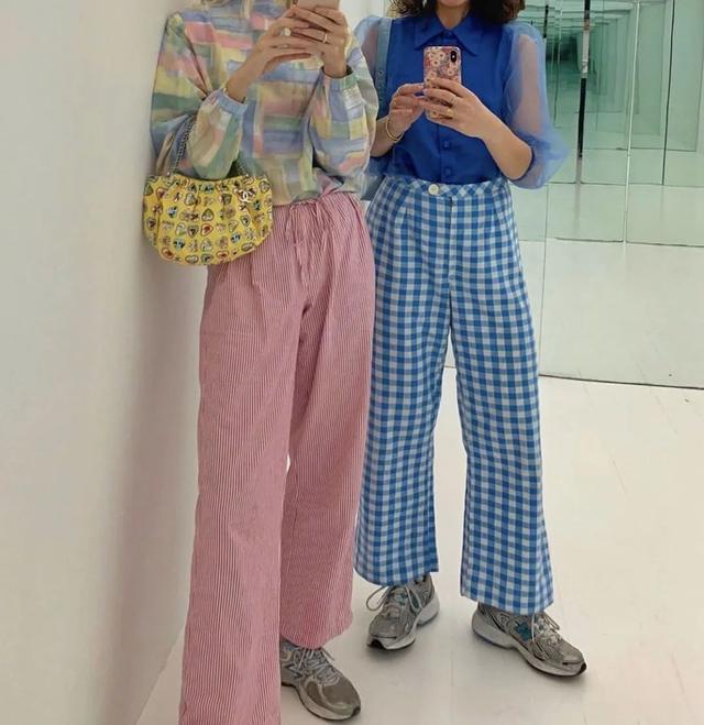 不知怎么搭配衣服?GO,跟着各国时尚博主们学穿搭!