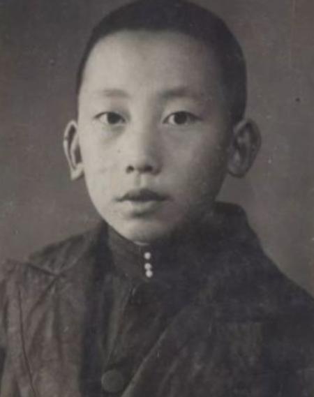 毛*东泽**为堂弟买火车票，也出现“一票难求”，警卫员为此排队3天