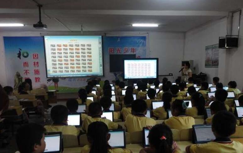 如何让多媒体与课堂教学有效结合,传统教学与多媒体教学利与弊