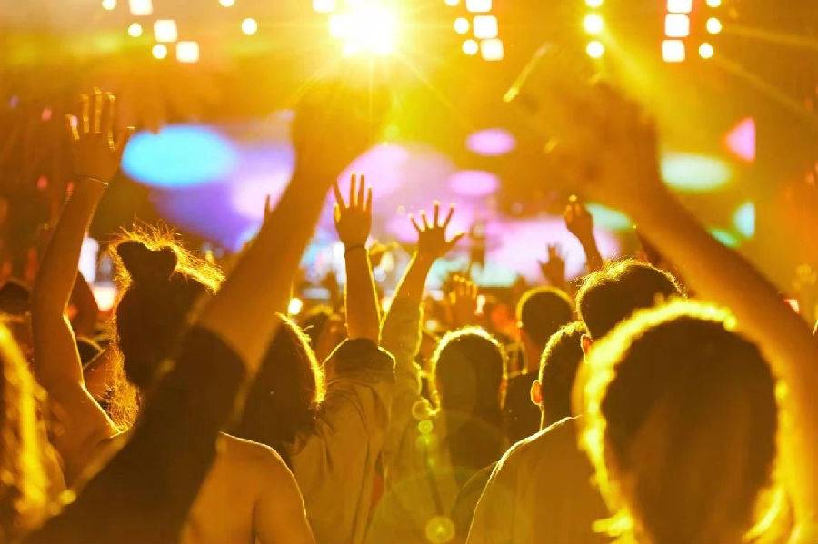 韶关碧桂园凤凰酒店：新春亲子趣味游，劲享豪华自助餐+篝火音乐节