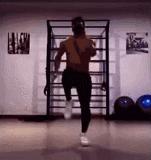 深蹲500个之后尿液变深,深蹲后第二天尿液深褐色