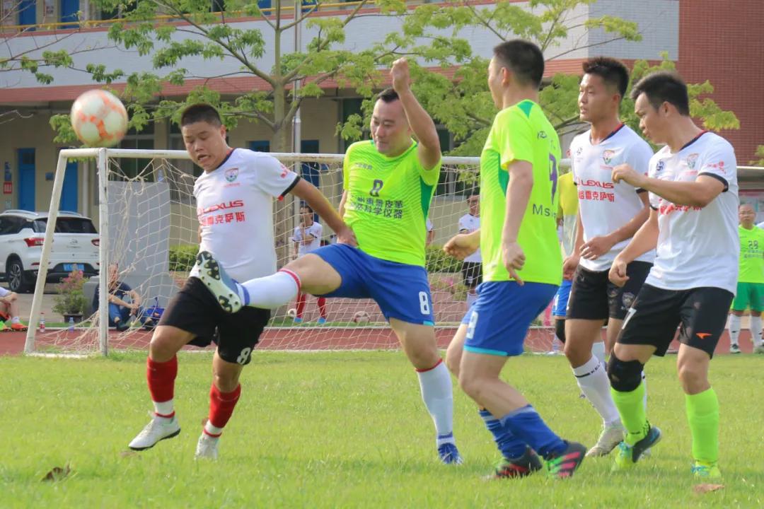 当足球之乡球队与广州高校校友冠军“激情相遇”，你更支持谁？