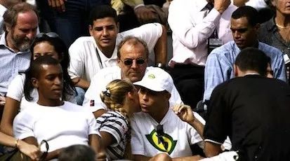 1998年苏珊娜照片,1998年罗纳尔多与苏珊娜