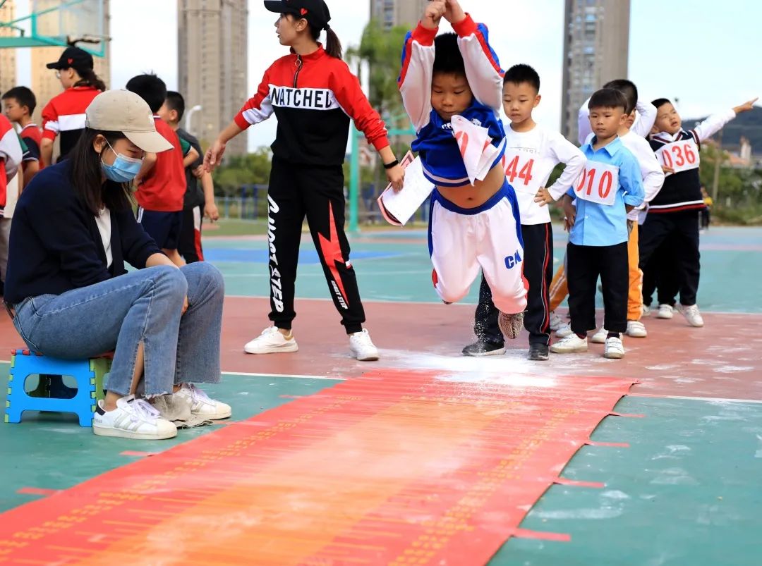 精彩难忘，未来可期，向着阳光奔跑吧！福清文光学校小学部第七届田径运动会闭幕式