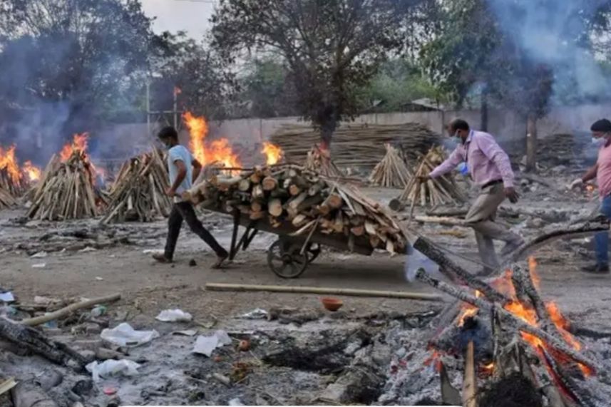 印度爆发“挖眼保命”的“颜色真菌症”，我们该出手帮吗？