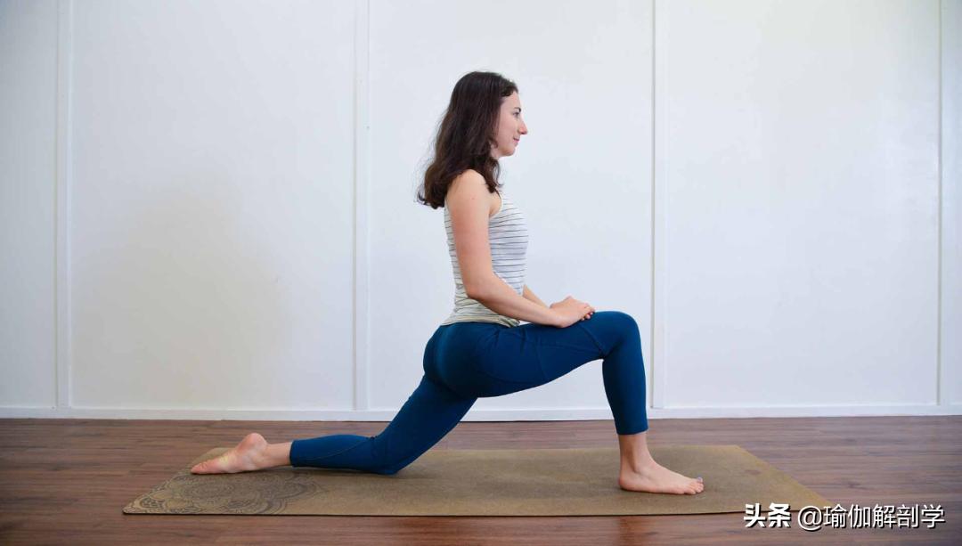 坚持瑜伽晨练励志短句,晨练运动教程瑜伽支撑