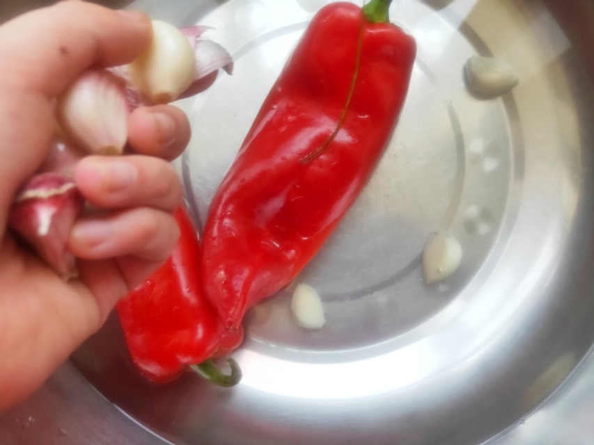 腌制蒜苔需要凉水慢泡吗,腌制又脆又好吃的蒜苔方法