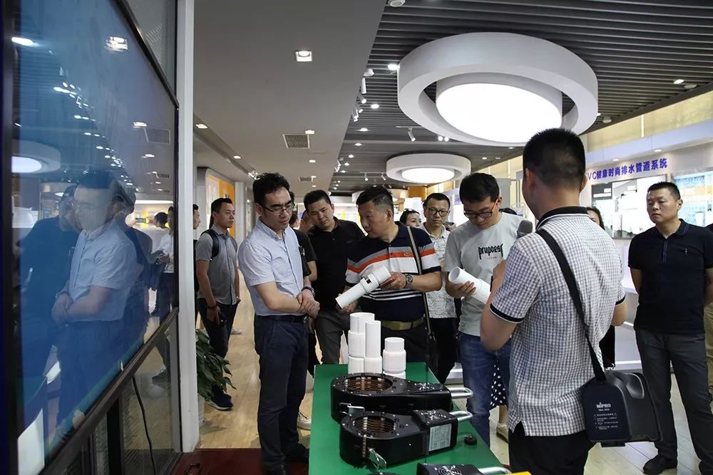 金牛绿翡翠和绿色抗菌管哪个好,金牛ppr绿翡翠抗菌管