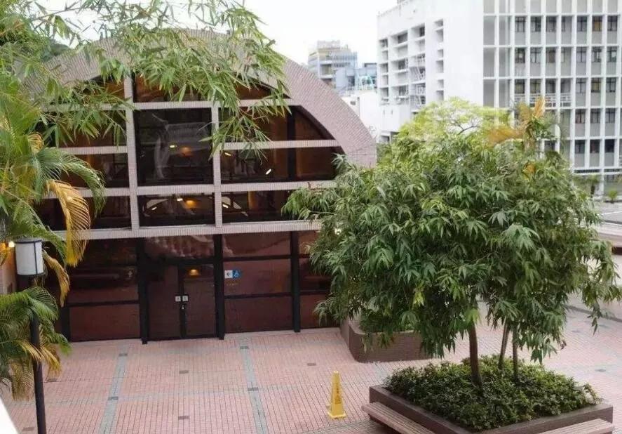 香港豪门最惨原配!生前帮贫穷小子成首富,死后还要被他利用?