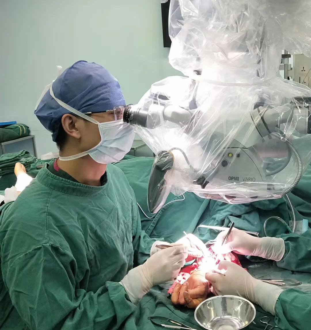 攸县一女子意外受伤四指断离，医生十二小时手术将其再植