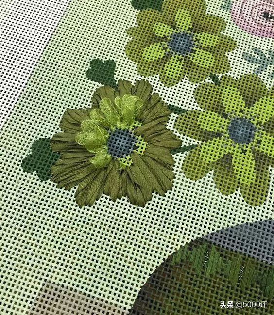 十字绣绣好要怎么弄,十字绣正确绣法为什么要留一格呢