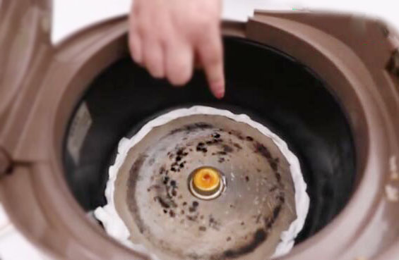 清洁电饭锅的发热盘的妙招,电饭锅加热盘如何除垢