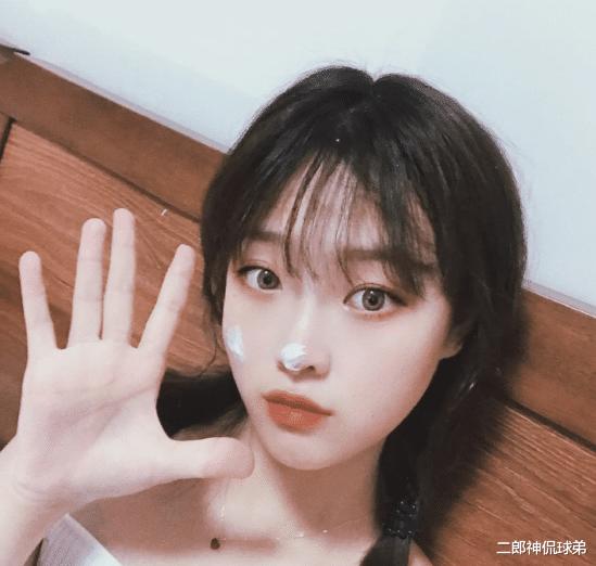 女朋友新买的衣服露了怎么办,女朋友买的衣服前面有个洞