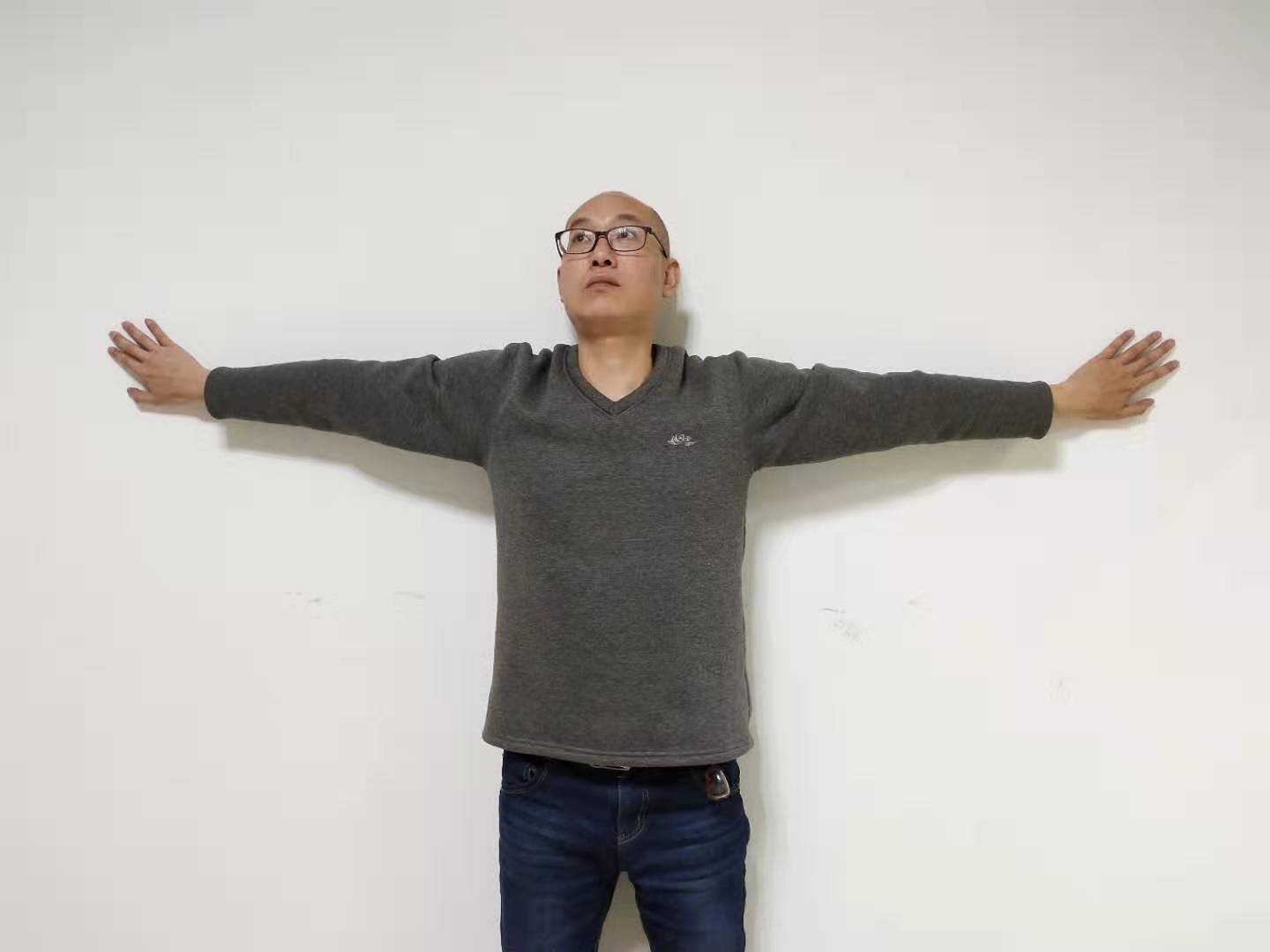 肩颈痛、颈椎不舒服，举起双手贴在墙上，颈椎一天比一天舒服