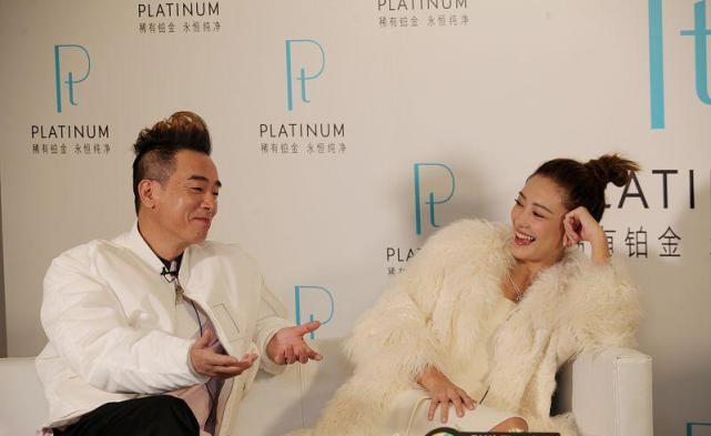 情侣出门都很装,情侣出门玩穿什么情侣装