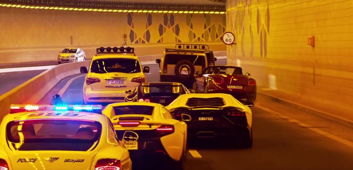 成龙与迪拜王子合影,迪拜王子5亿跑车成龙片段