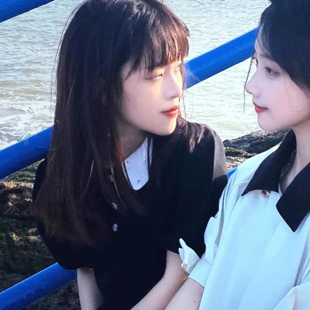 超好看的闺蜜头像一人一半真人,超好看的闺蜜头像动漫