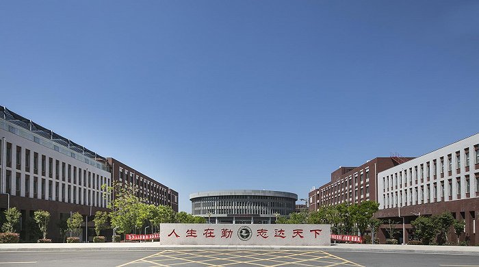 雪山万科城与历城二中一直签约吗,济南雪山万科城配建几所学校