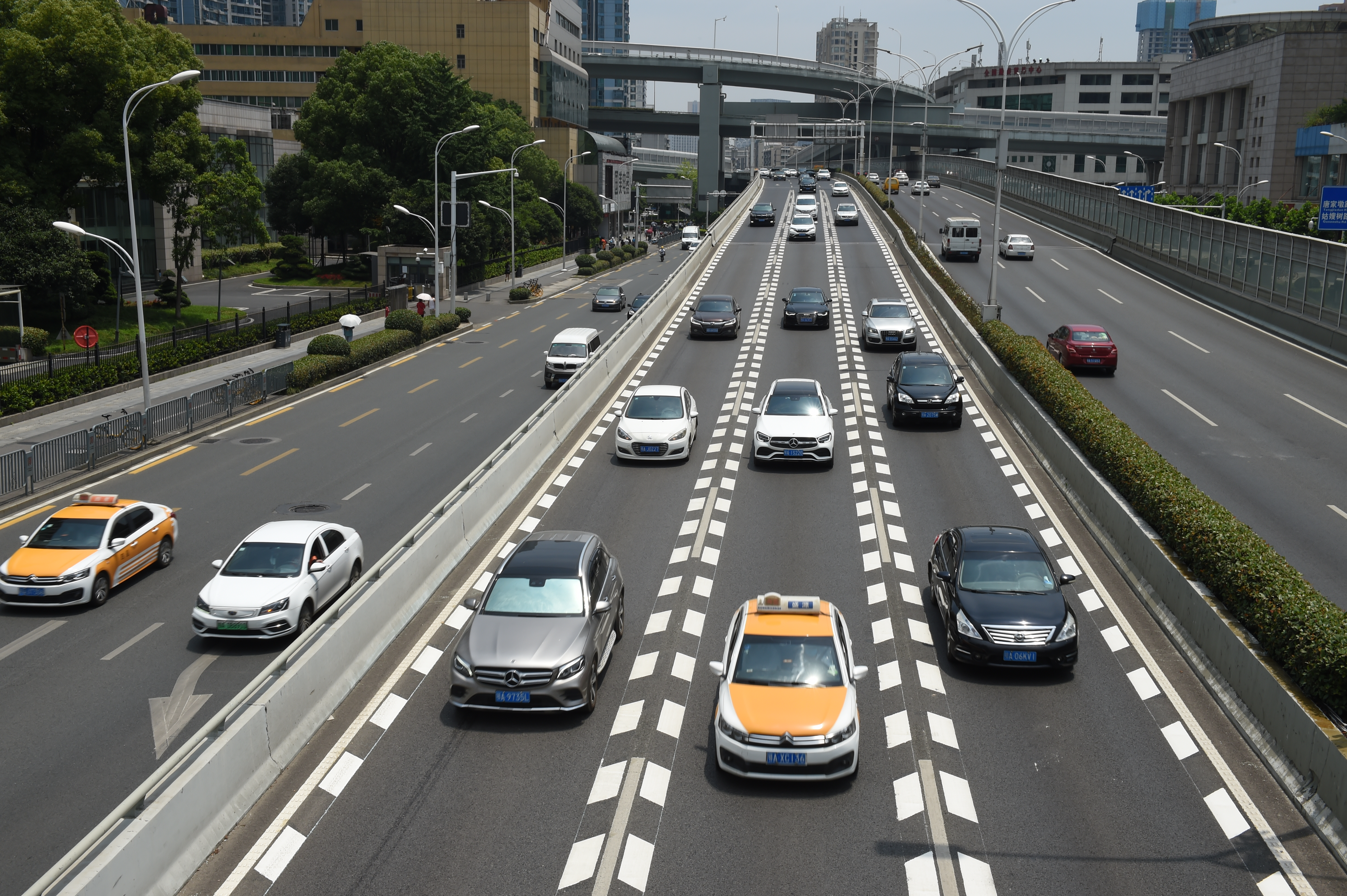 防撞道路隔离护栏,湖北桥梁隔离防撞护栏效果