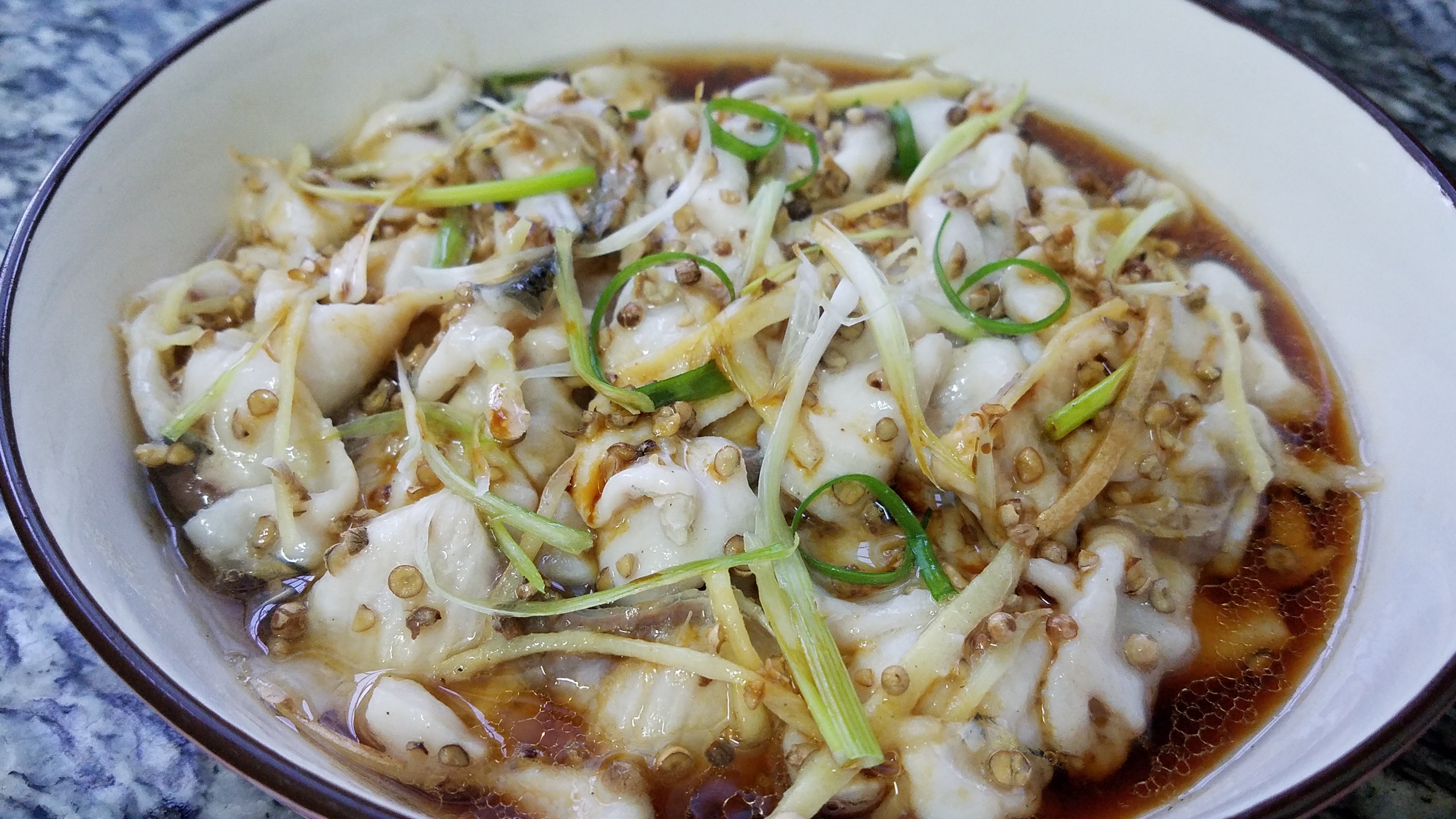 怎么炖草鱼好吃又简单家常做法,草鱼怎么炖好吃又简单家常做法