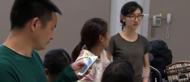澳洲海关入境检查纪录片4个孩子,中国男孩入境澳洲被查