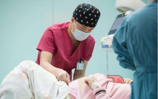 老婆医院产子老公要注意什么,生孩子遇见男医生接产怎么办