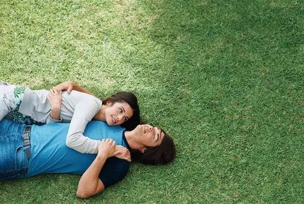 得不到的永远在骚动，被偏爱的都有恃无恐，而你为了谁，不自由？