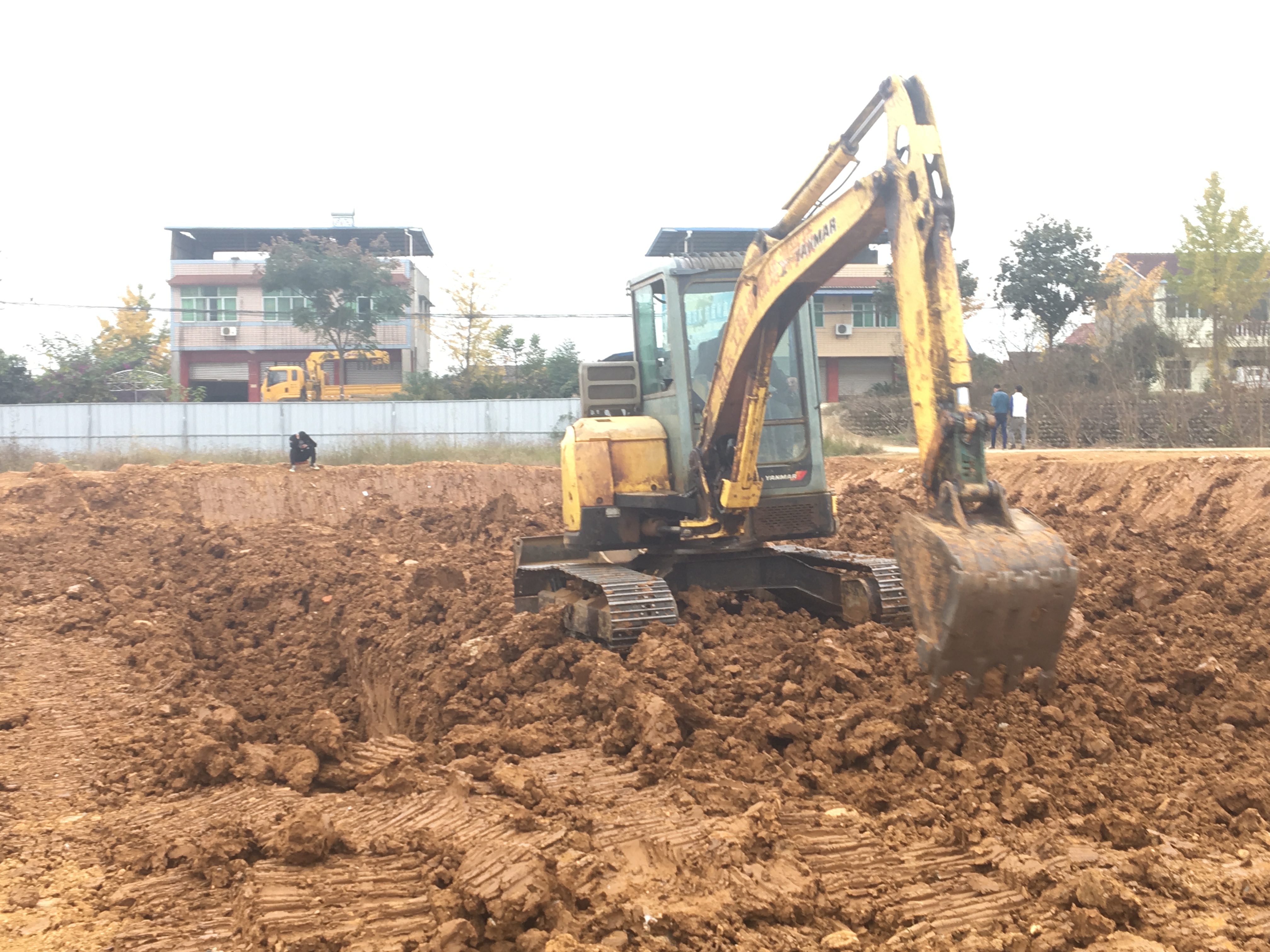 2023挖掘机回款了吗,挖掘机欠款一般怎么被公司拖走