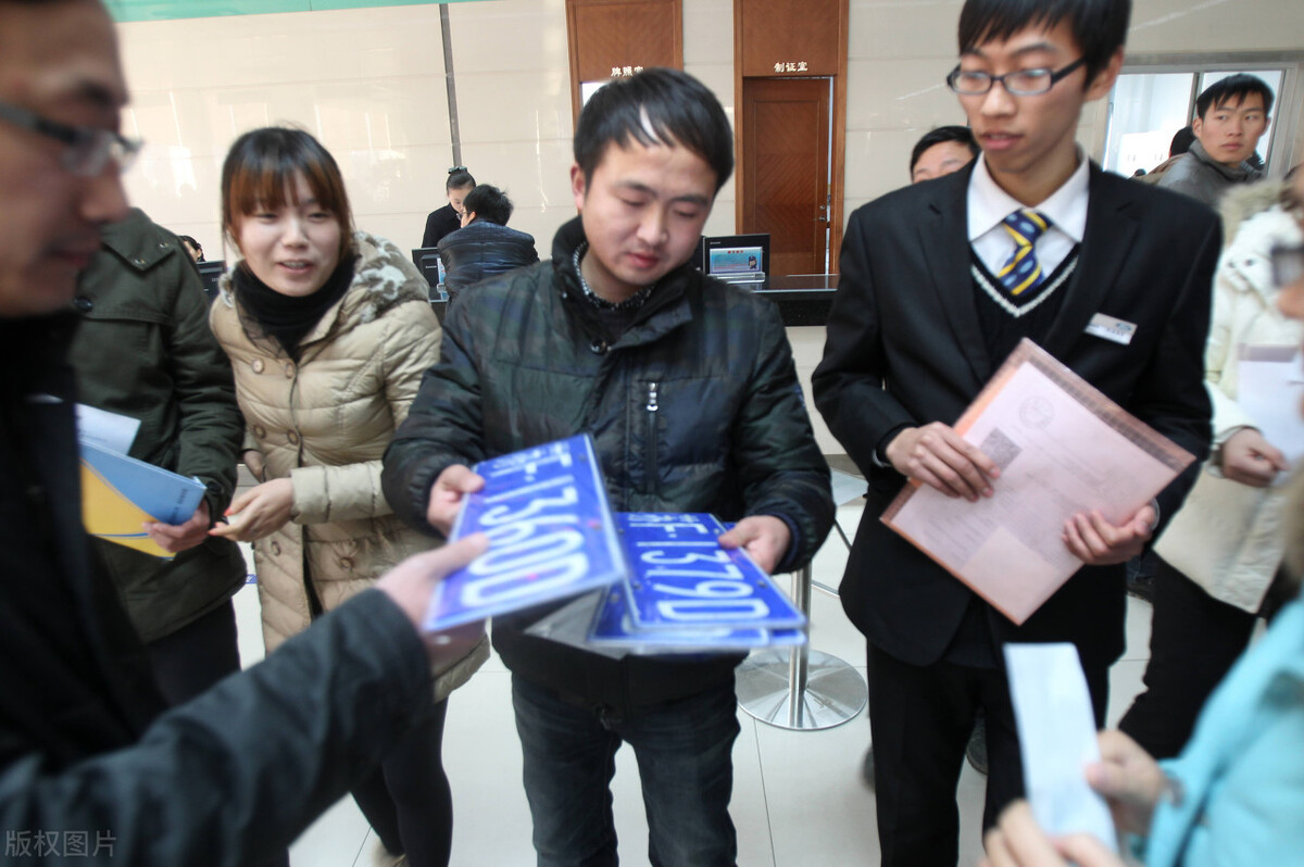 上牌服务费4s店索要合法吗,4s店上牌服务费该交吗