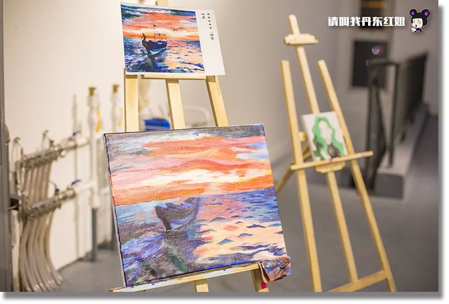 小情侣闺蜜居然在小屋鼓捣一下午，弄出了这个？