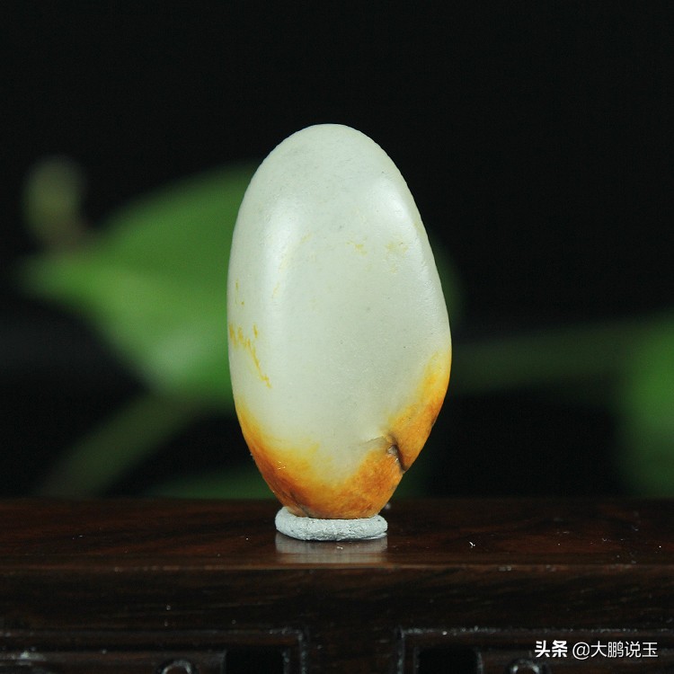 非专业人士怎样区分岫玉和和田玉,岫玉和和田玉的区别价格哪个更高