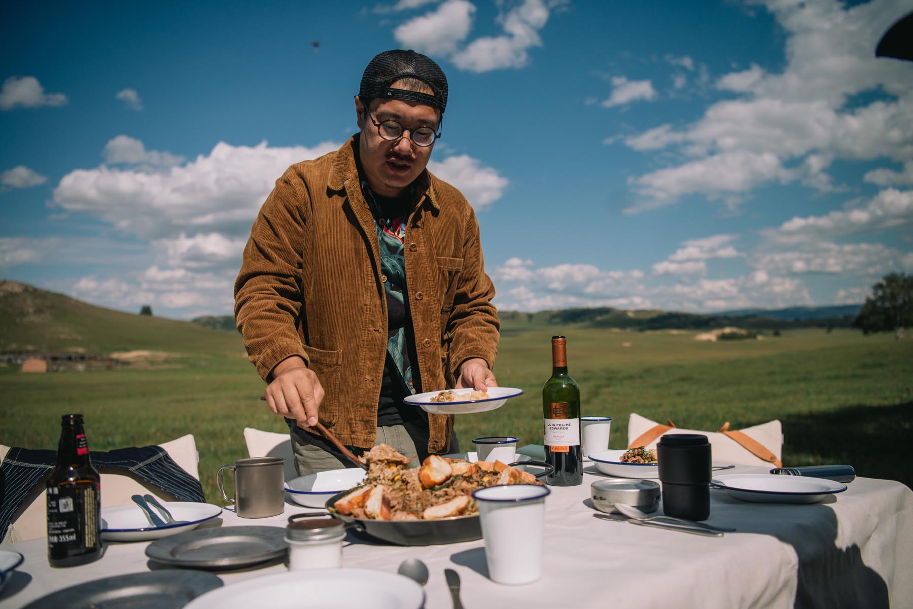拥有这21件高颜值户外装备,让我们的草原野餐会像家里般优雅