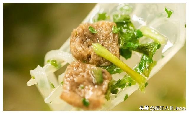 在李佳琦直播间买零食，是个划算的选择吗？