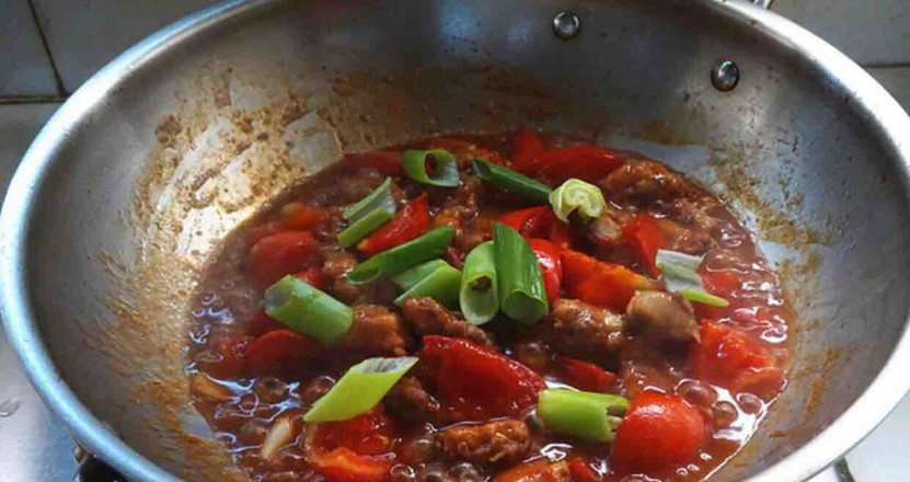 炖肉撇去浮沫水还用换吗,炖肉如何撇浮沫