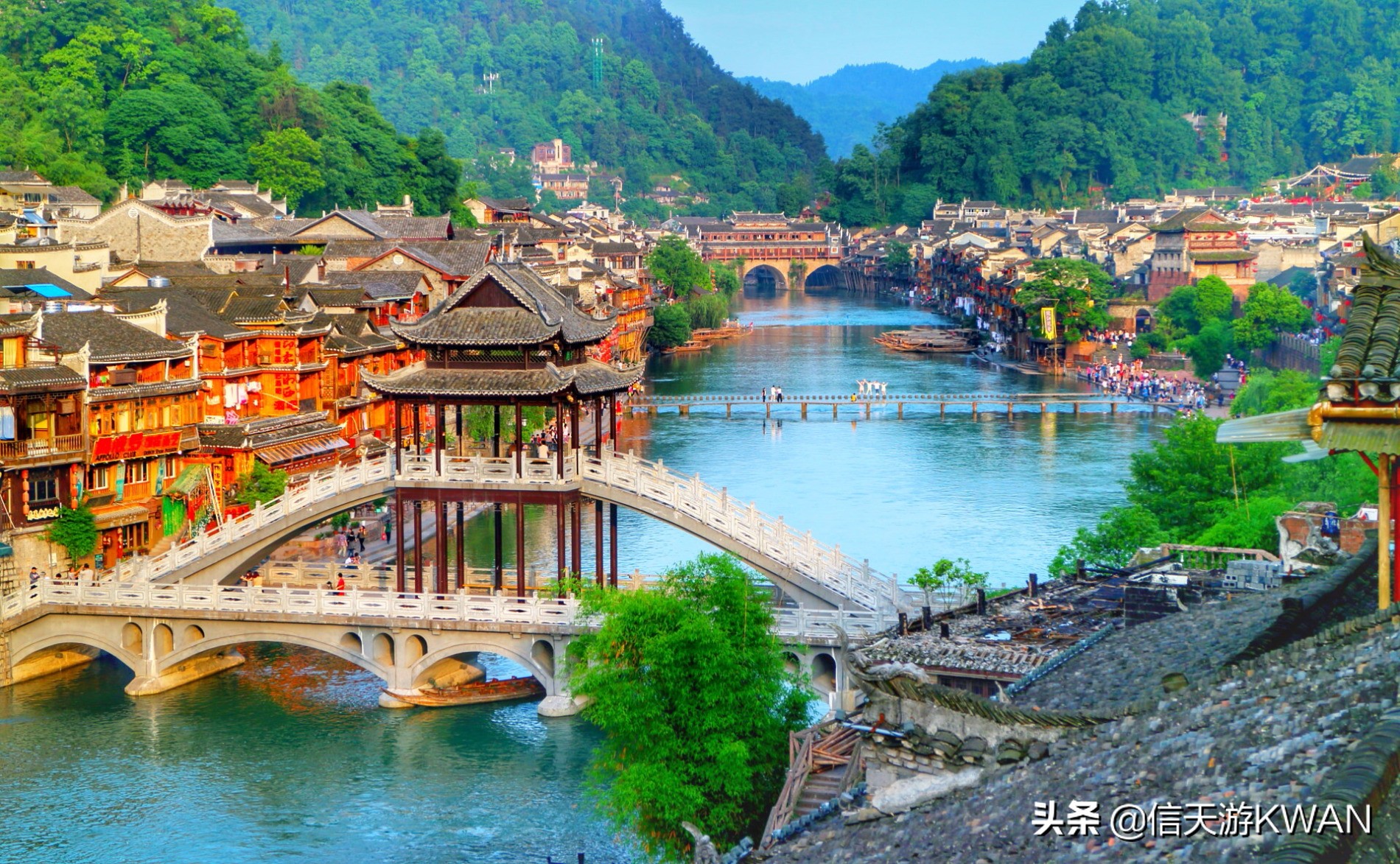 边城：沈从文笔下的湘西,沈从文在边城中对沱江的描写