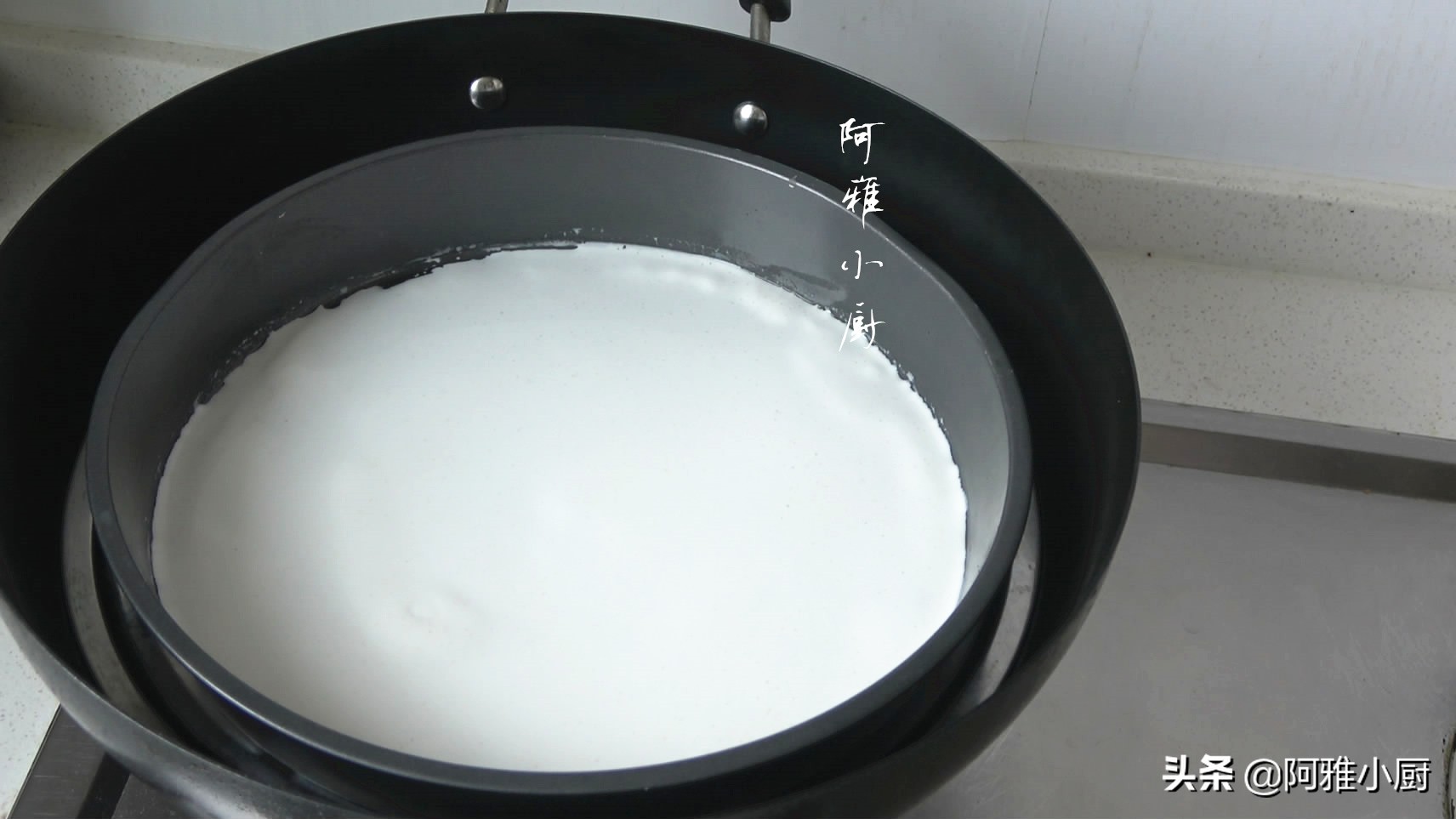 大米凉皮自己做的最简单的方法,大米凉皮电饼铛制作方法家庭版