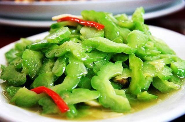 苦瓜怎么炒不苦不变色还脆,苦瓜怎么炒不苦又好吃不变色