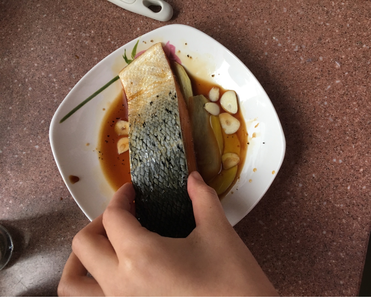 三文鱼生吃蘸料照烧汁,碳烤挪威三文鱼配照烧汁