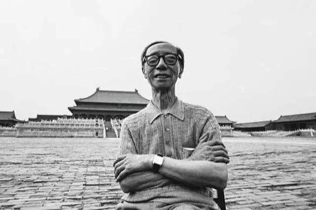 开车进故宫空姐被扒！溥仪都要买票，特朗普也须步行，你凭啥？