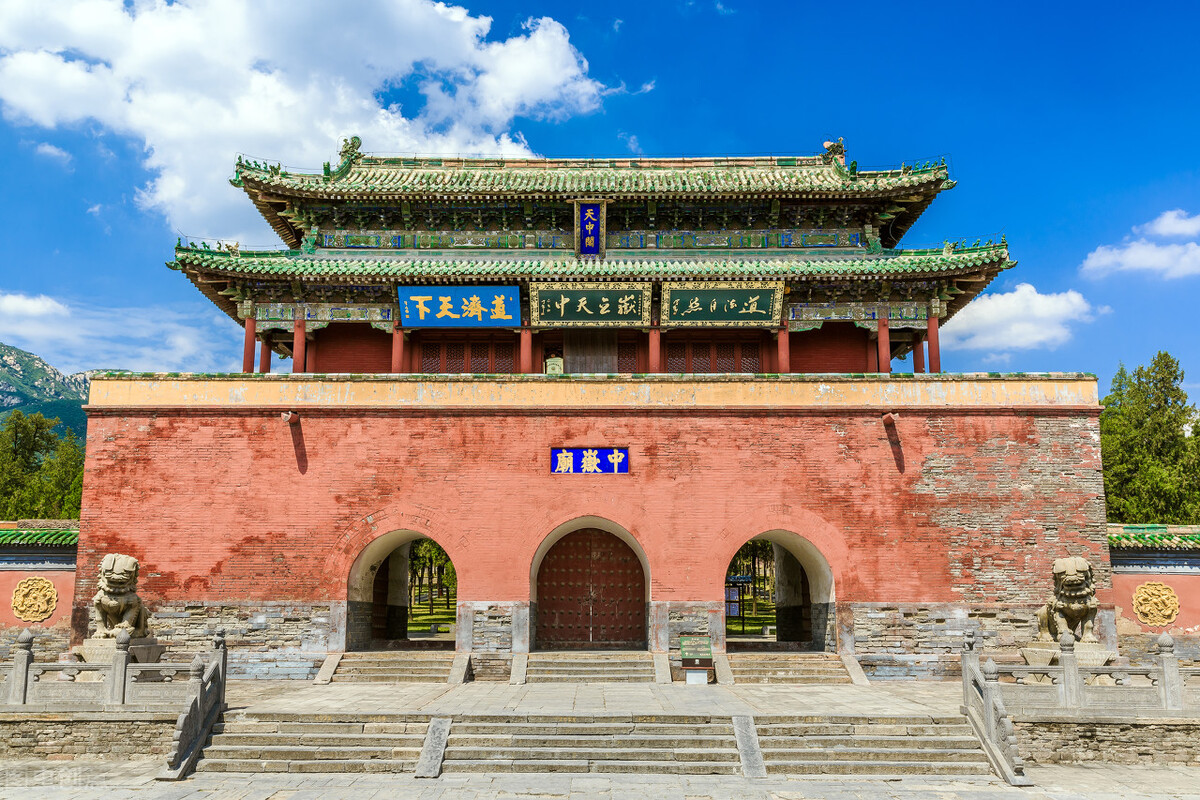 这座山被称为“万山之祖”，随处都是*物文**古迹，全部看完需要一周