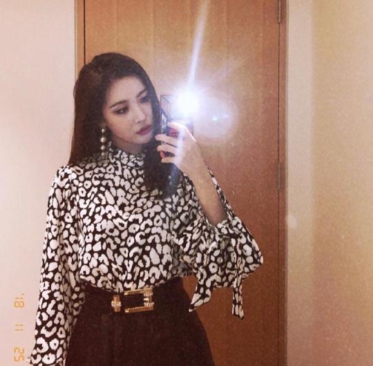 宣美蓝色裙子,宣美同款吊带碎花连衣裙开叉