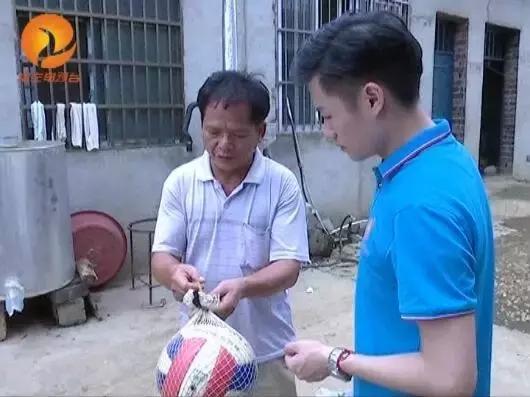 扶绥大叔的创新小发明申请专利了！一个人也能玩转足球排球