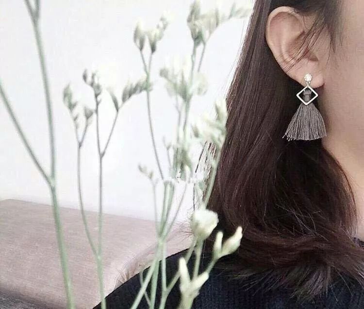 单边耳饰的戴法,耳挂流苏耳饰正确戴法