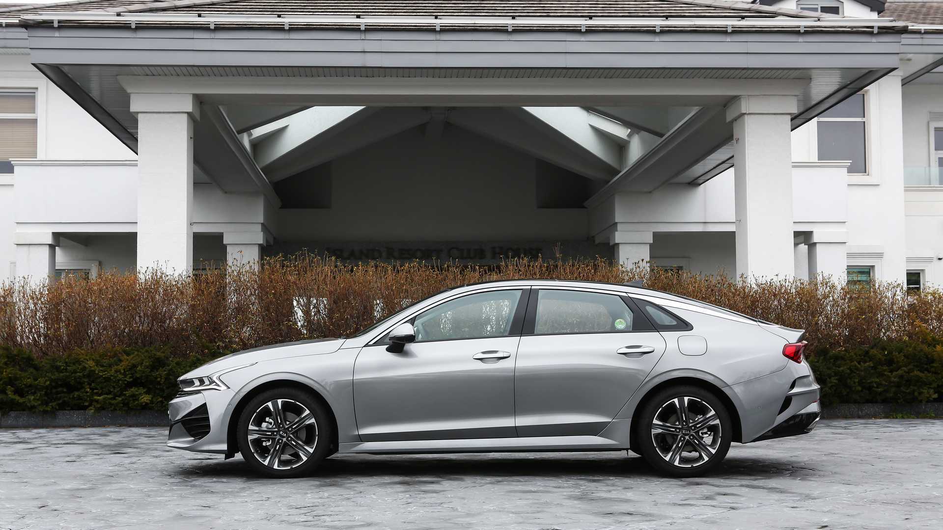 起亚k5混动和索纳塔9混动哪个好,起亚k4与5系