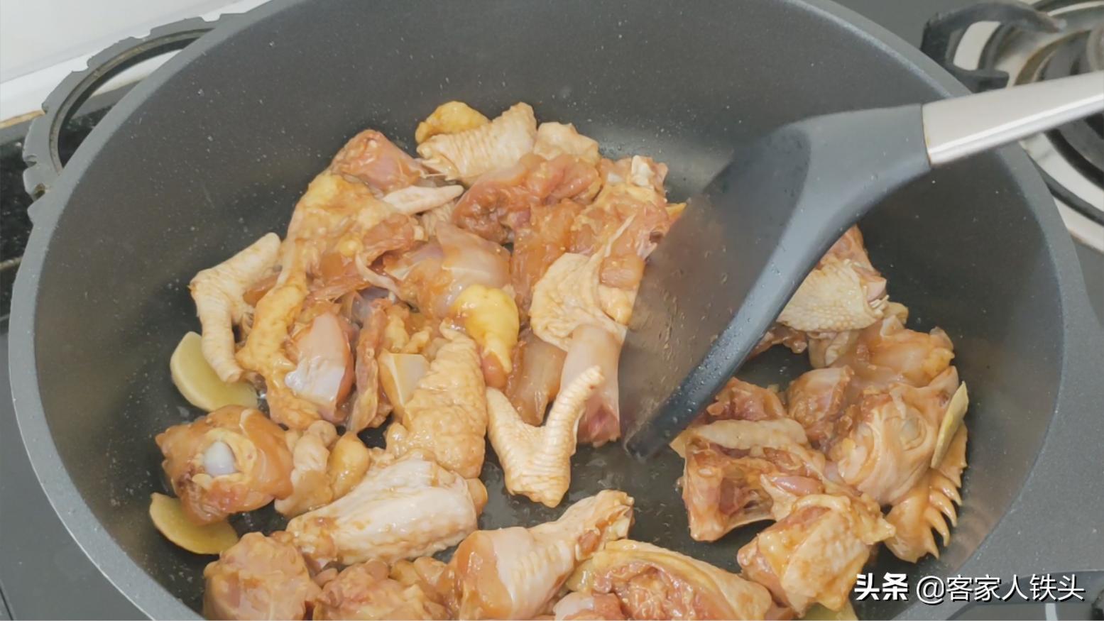 鲍鱼怎样做吃好？加半只鸡教你广式吃法，营养好吃，一锅汁都吃光