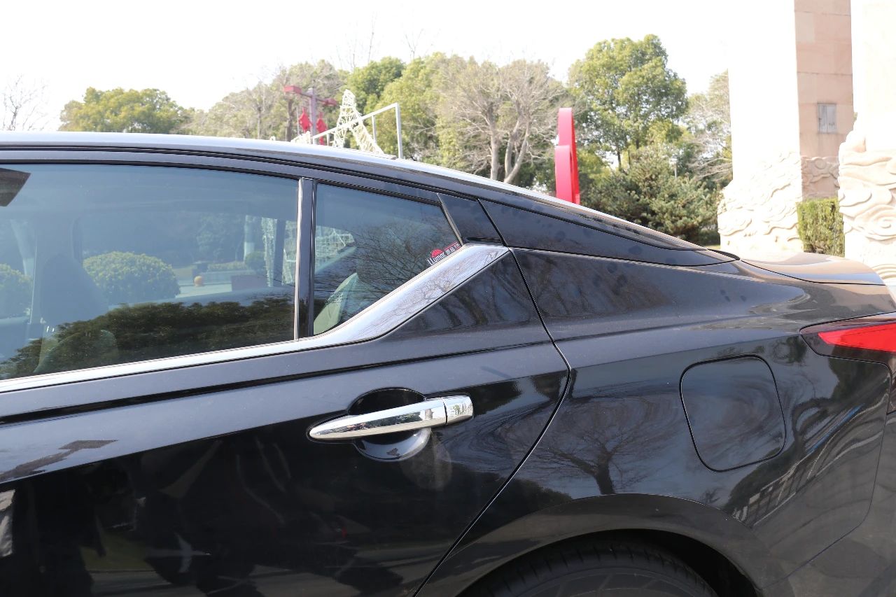 最新款天籁和第七代天籁对比,16万日系两厢车