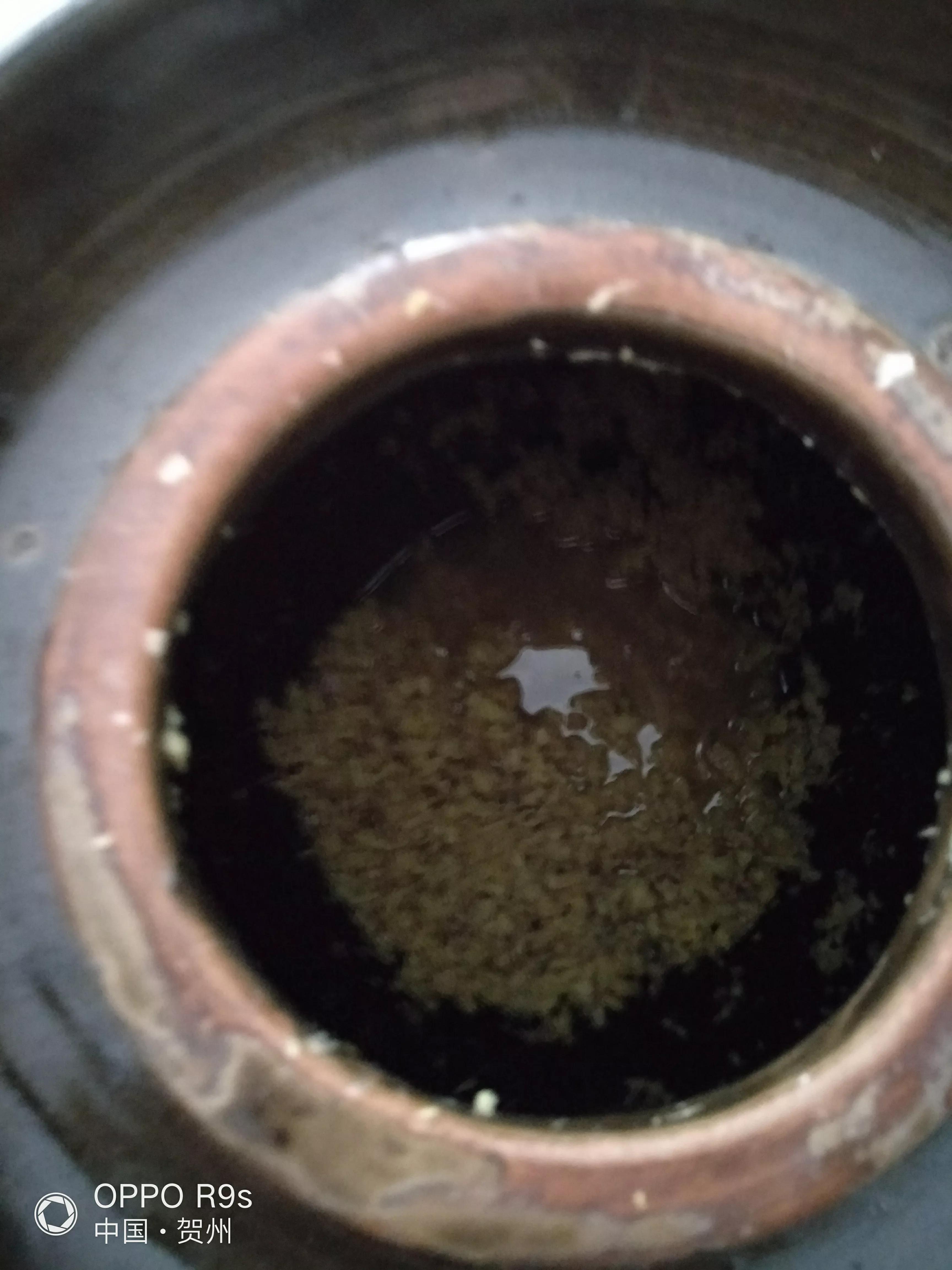 你们见过这样腌咸菜的吗？我从很小就看过我爸妈是这样腌咸菜的了