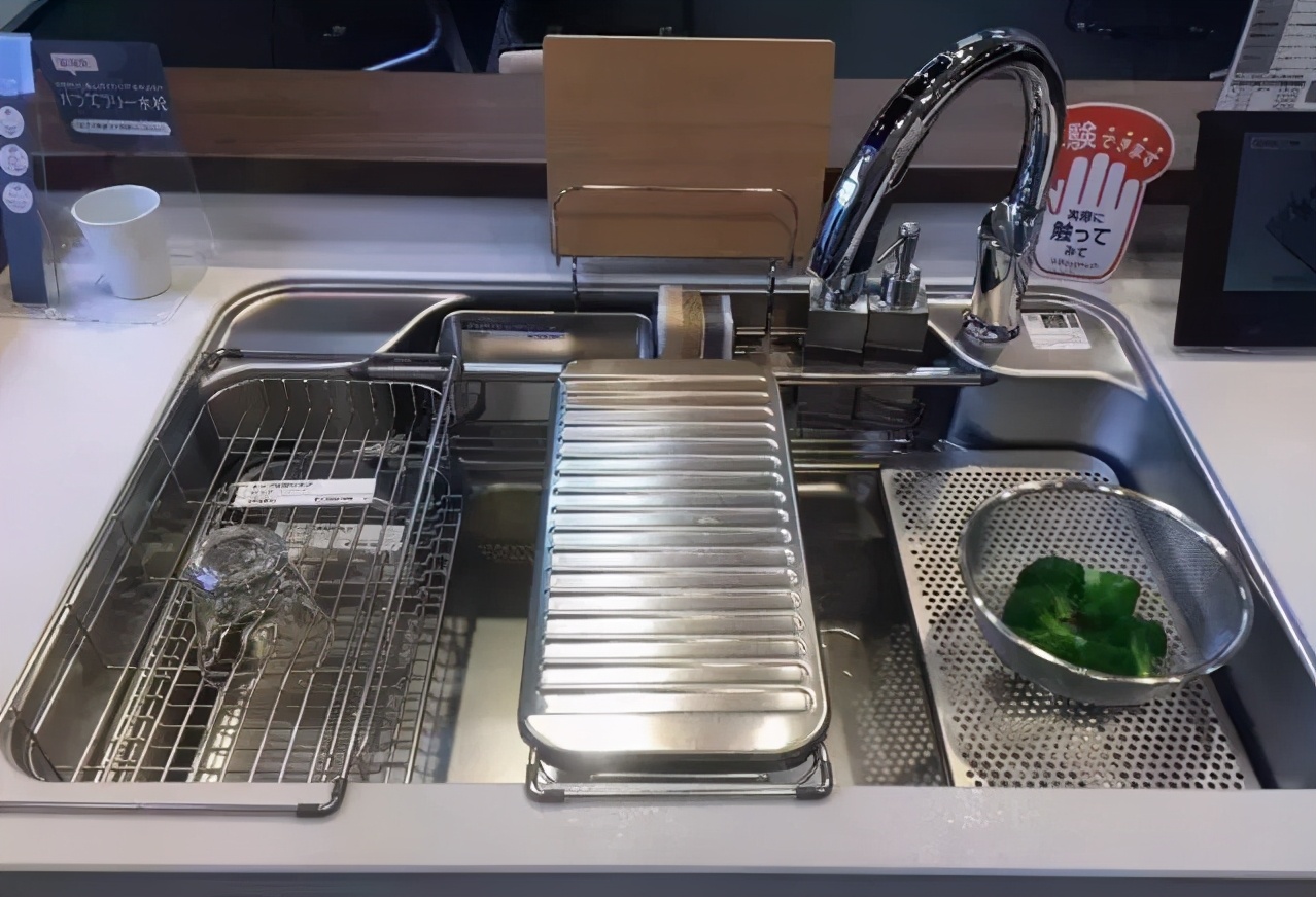 厨房留两个排水口设计,厨房两个水槽设计