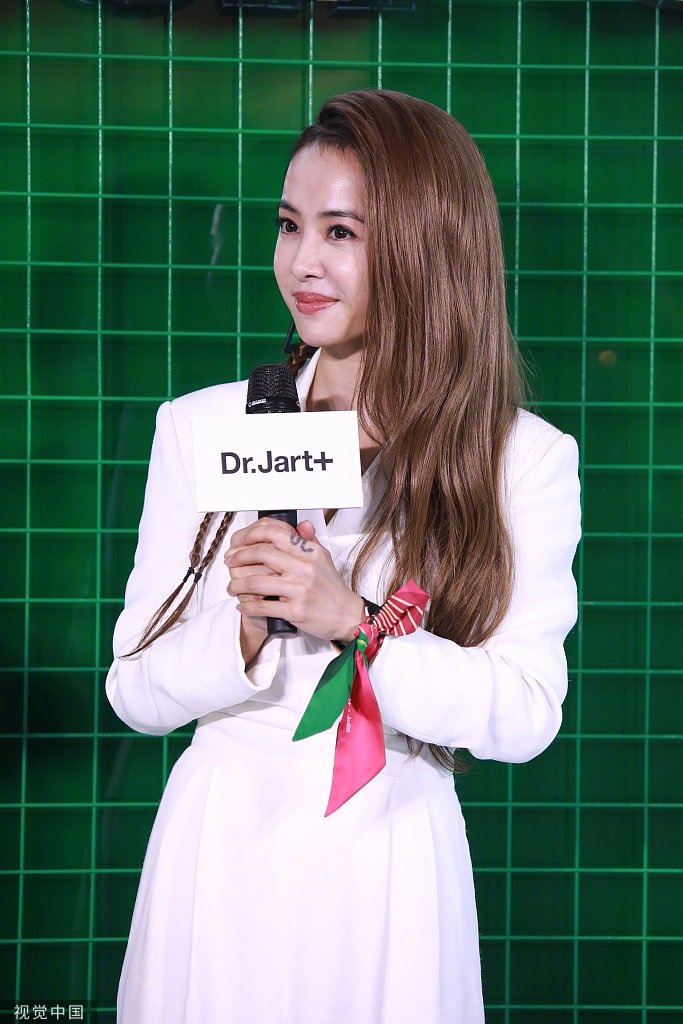 丝巾又有新玩法了,丝巾原来还能这么用